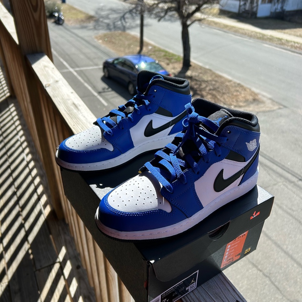 Jordan 1 Size 7y brand new dead stock - Picture 1 of 6